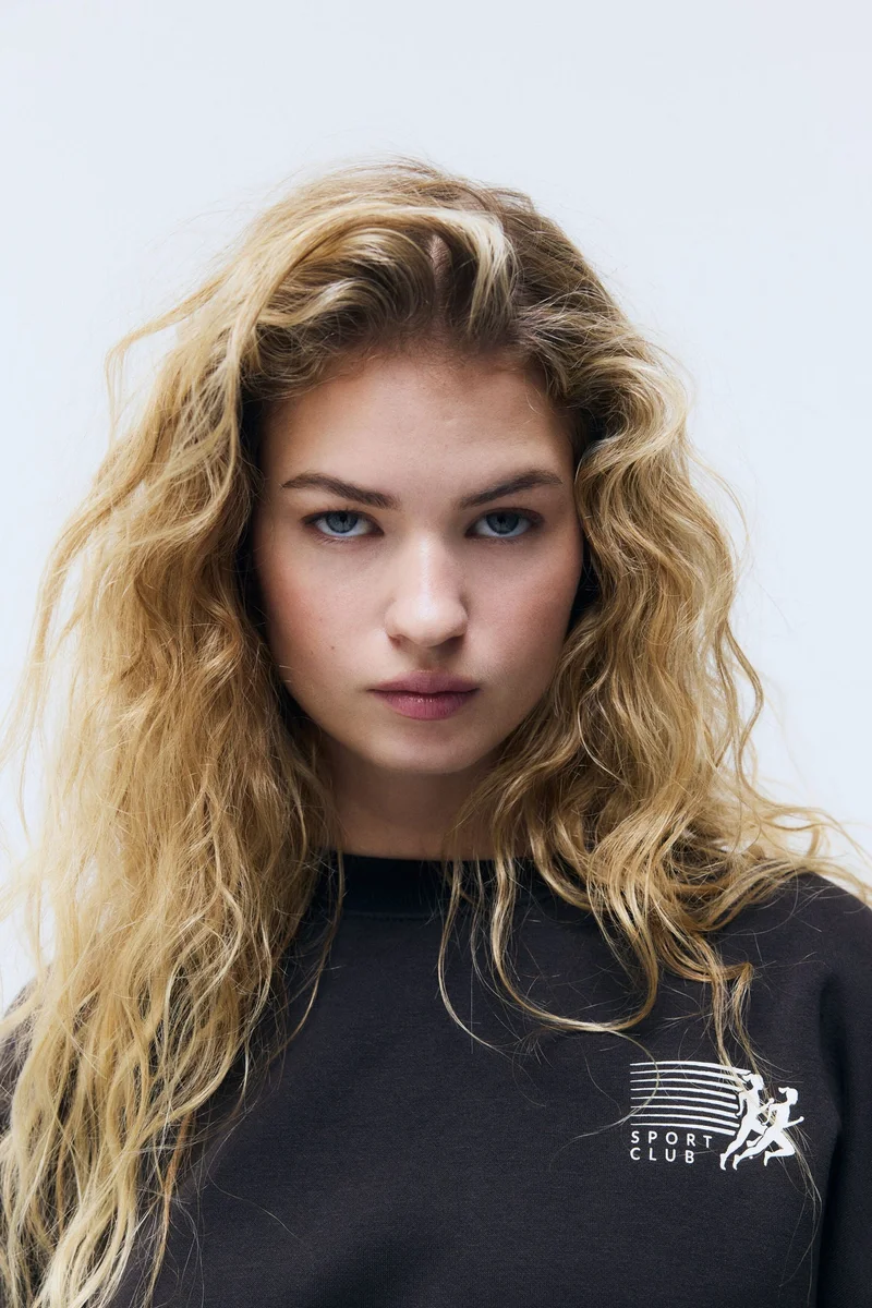 اتش اند ام سويت شيرت بطبعة